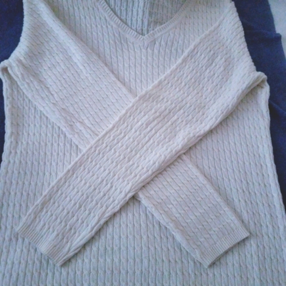 KAREN SCOTT Vneck White Sweater Size Medium